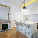 Classy 2 Bedroom - G03 아파트 *